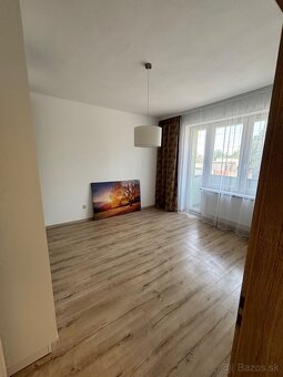 1.izbový byt Hlohovec s vlastným parkoviskom - 4