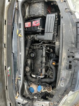 Rozpredam VW touran 1.9tdi dsg - 4