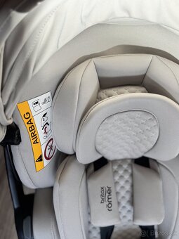 Autosedačka Baby-Safe Pro + základňa Vario Base 5Z - 4
