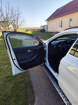 Mercedes Benz GLA 180 - 4