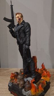Terminátor : Arnold Schwarzenegger - 4
