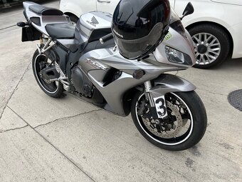 Honda CBR 1000RR - 4