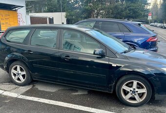 Ford Focus 1.6i - 4