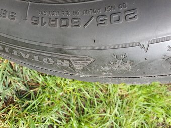 Predám zimné pneu značky Dunlop 205/60 - 4