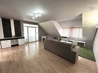 Na predaj: Priestranný rodinný dom s dvoma bytovými jednotka - 4