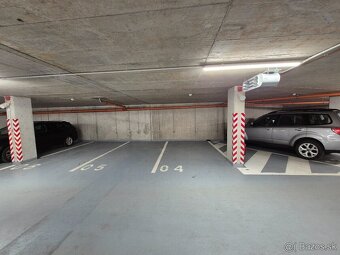 Garážové státie Zelené Záluhy, Hanulova ulica - 4