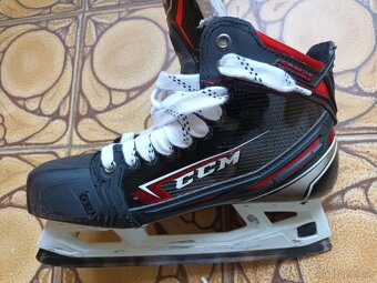 Brankárske korčule CCM Jetspeed FT2, 8,5 D, (užší provedení) - 4