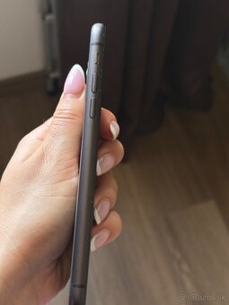 iPhone 11 - 4