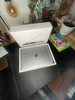 MacBook 13 Pro 2017 - 4