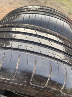Predám letné Pneu  215/55r17 5mm - 4
