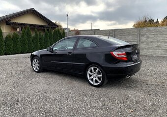 MERCEDES-BENZ C TRIEDA KUPÉ 230 V6 EVOLUTION SPORT 7G A/T - 4