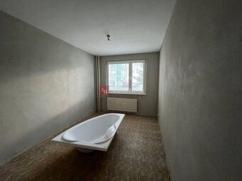 Na predaj slnečný 3-izbový byt s loggiou s krásnym výhľadom  - 4