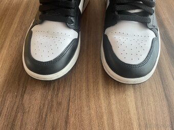 Nike Air Jordan 1 - 4