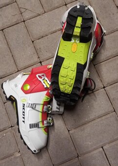 Scott Celeste W 25.0 - 4