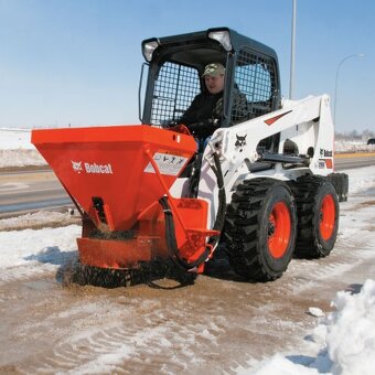 Predám posypové zariadenie na soľ zn. Bobcat. - 4
