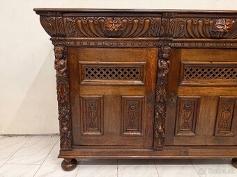 Starožitná neorenesanční skříň - 4