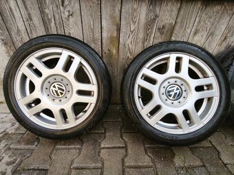 Predávam originál Volkswagen elektróni 16 letné pneumatiky - 4
