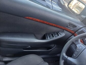 Toyota avensis 2,2 D-4D na diely - 4