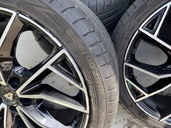 5x112 225/40 R18 - 4