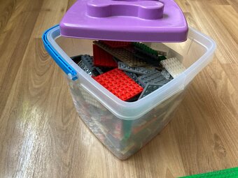 Lego zbierka vo vedierku s podložkou, Originál Lego vedierko - 4