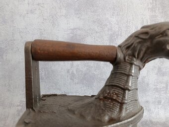 Orig. vzácná atypická žehlička DRAK  - do sbírky, muzea - 4