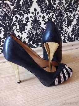 Trblietavé šaty flitrovane - 4