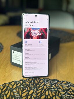 Motorola Razr 40 Ultra 256gb - 4