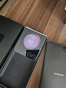 Samsung Galaxy Z Flip5 8GB/512GB Fialový - 4