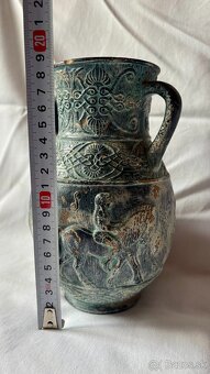 Keramická amfora s reliéfnou výzdobou - 4