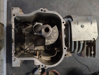 Rozpredám motor Briggs and Stratton 5 HP na náhradné diely. - 4