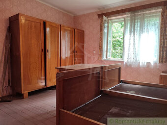 Staršia chalupa s hospodárskymi budovami na pozemku 850 m2 - 4