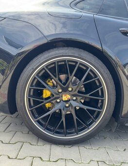 Porsche Panamera gts 2018 - 4