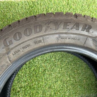 Zimné pneumatiky Goodyear 215/60 R16 - 4