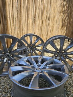 Atraktívne, originálne disky VOLVO - 5x108 R18 - 4