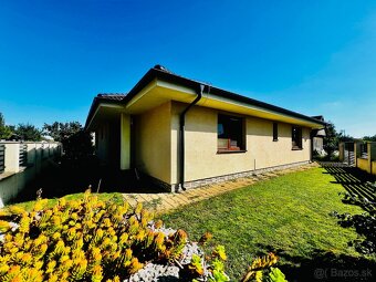 PRIESTRANNÝ BUNGALOV S GARÁŽOU NA PEKNOM ROŽNOM POZEMKU - 4
