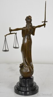 Bronzová soška - Justicia na mramoru - 4