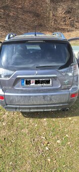 Predám Mitsubishi Outlander 4 x 4 - 4