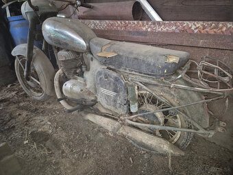 Predám 2 ks Jawu 250 + ND, bez TP - 4