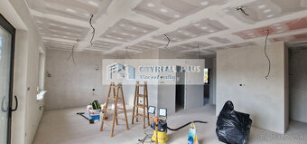 NA PREDAJ 4 IZBOVÁ NOVOSTAVBA - POSLEDNÝ DOM  - 4