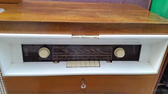 Rádio  +gramofón  TESLA - 4
