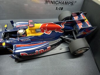 F1 RED BULL RB6 2010 SEBASTIAN VETTEL MINICHAMPS 1:18 - 4