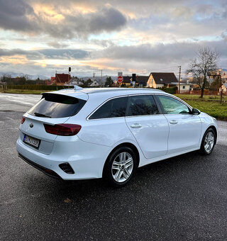 Kia Ceed kombi benzín Automat 2021 Slovensko - 4