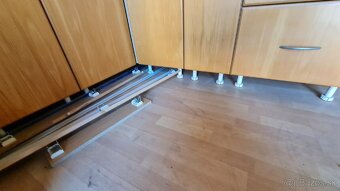 Predám kuchynskú linku dvierka masiv - 4