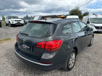Opel Astra Sport Tourer - 4