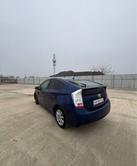 Toyota Prius - 4