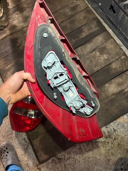 Zadne svetla mercedes a180 - 4