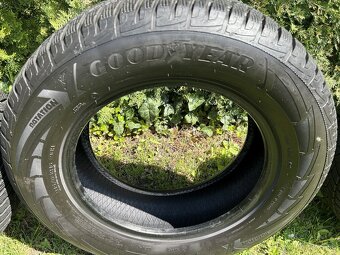 215/65 R16 zimné Good Year Ultra Grip, dezén 7,5 mm (4 ks) - 4