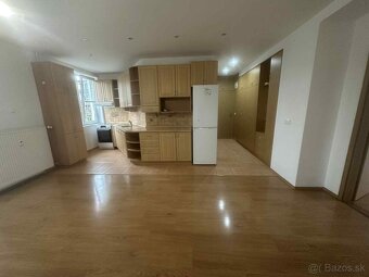 2 izbový byt v centre mesta Púchov,vlastný dvor - parkovanie - 4