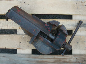 Predám masívny dielenský zámočnícky zverák - 4