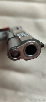 Predám pištoľ Smith & Wesson - 4